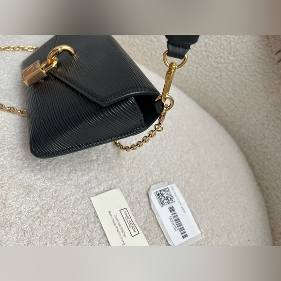 Louis Vuitton Padlock On Strap Monogram - Picture 7 of 16